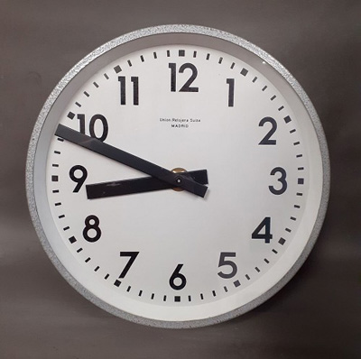 reloj el�ctrico de gabinete de la d�cada de 1970