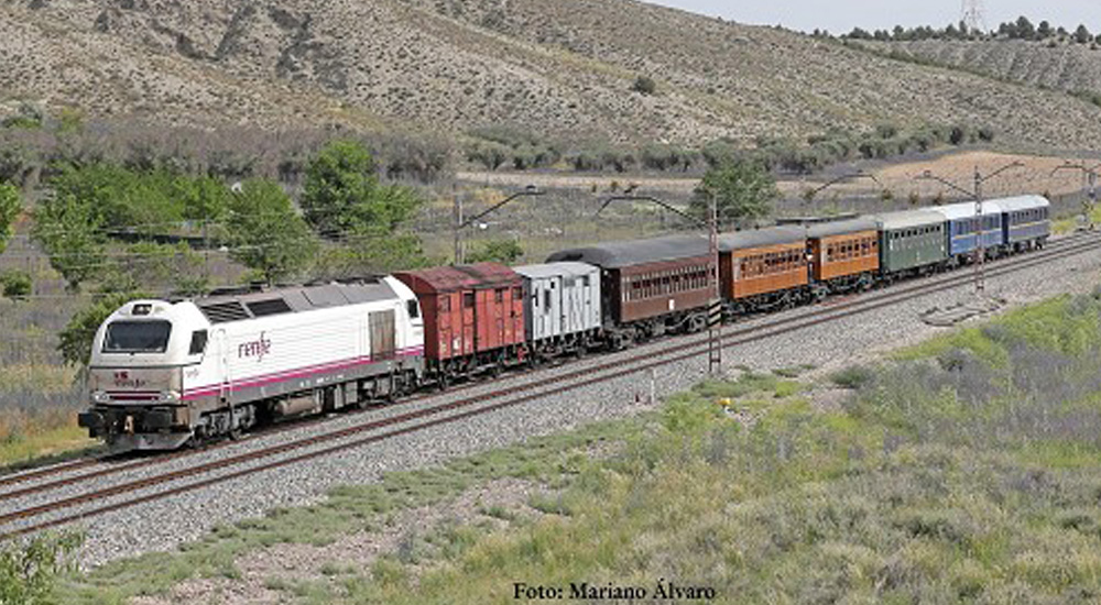 Dos coches �Costa� completamente restaurados circulan ya en el Tren de la Fresa m�s largo de su historia