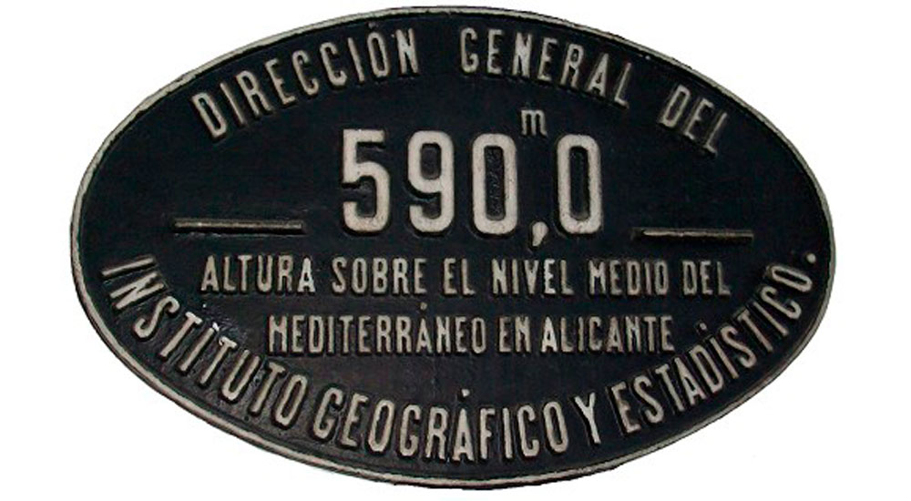 Pieza del trimestre del Museo del Ferrocarril de Madrid: placa de altitud de la estaci�n de Madrid-Delicias