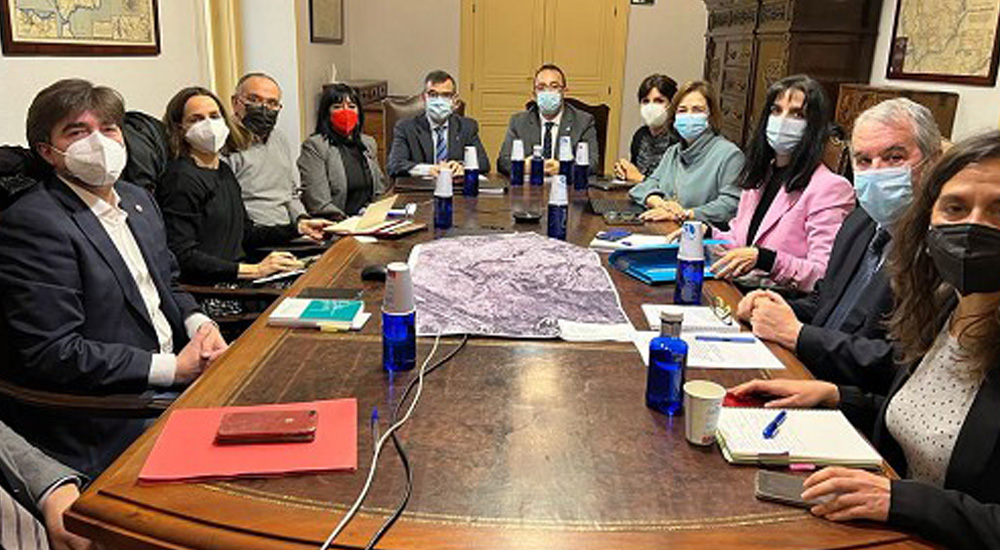 Principio de acuerdo para la recuperaci�n del Camino Natural V�a Verde de La Jara