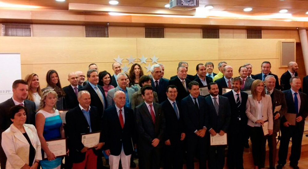 V�a Libre recibe el Premio �Editores del a�o� 2014